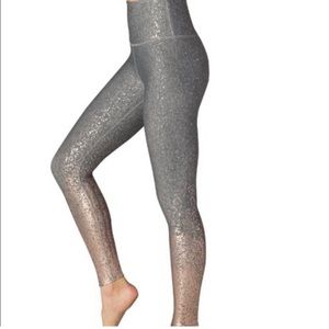 Women’s NWT Beyond Yoga Alloy Grey with Bronze Leggings, size Large